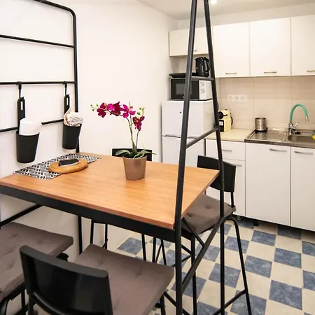 Free Parking! Linden Apartment, Ac, Smart Tv, Wifi *